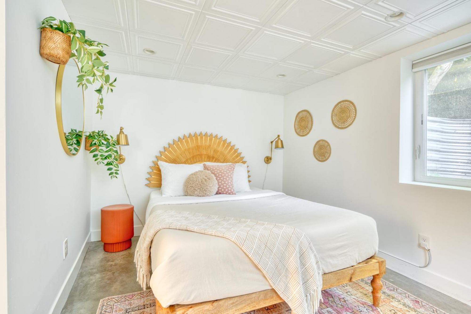 Apartment Collection - Budget-friendly Basement Hideaway - 91 Walkscore *