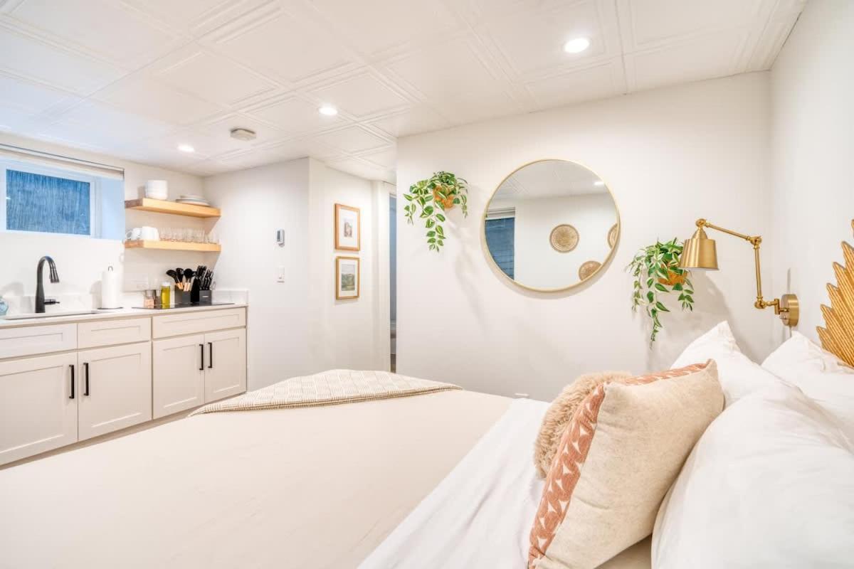 Collection - Budget-friendly Basement Hideaway - 91 Walkscore Apartment